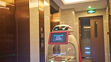 【高交会IT展】服务机器人在抗“疫”防治中大显身手